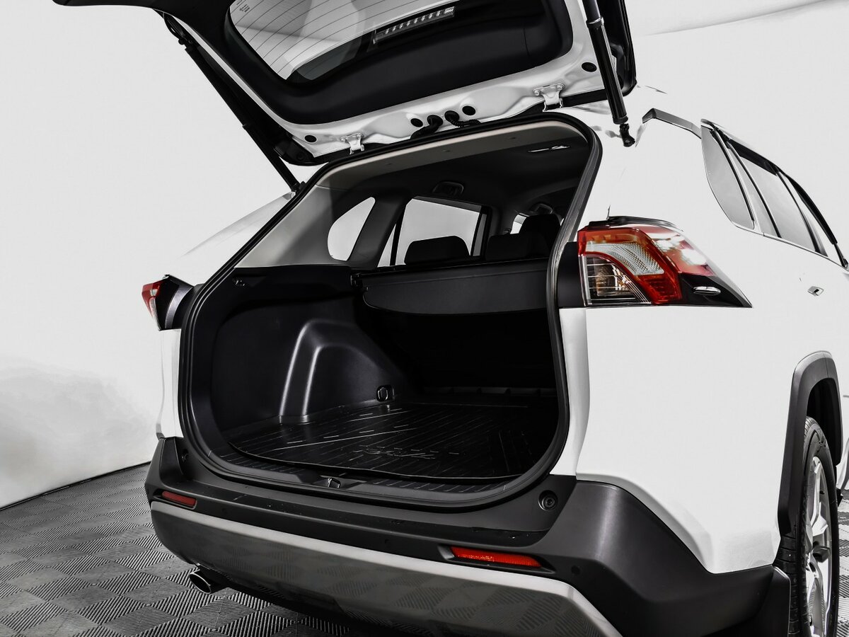 Toyota RAV4 с пробегом — 2021 год. Фото: #14