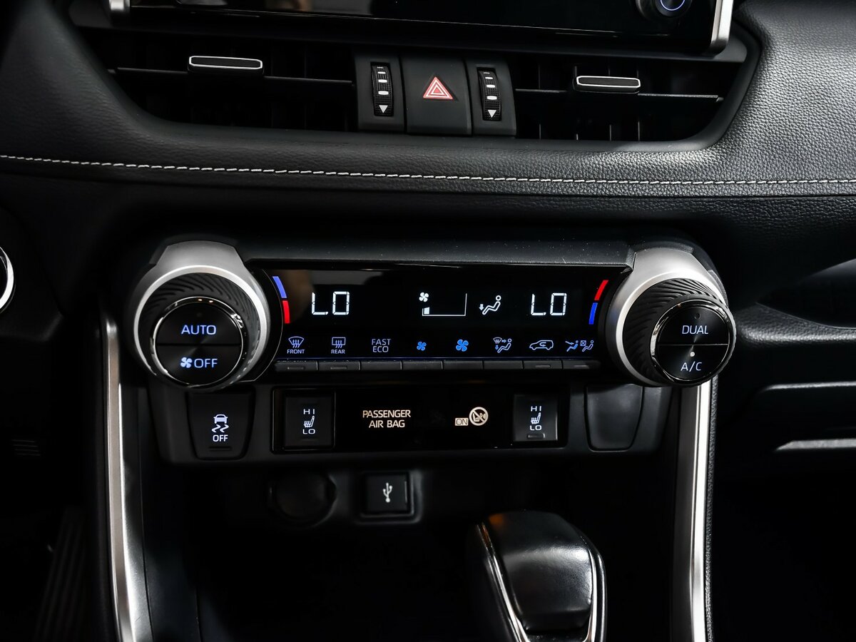 Toyota RAV4 с пробегом — 2021 год. Фото: #16