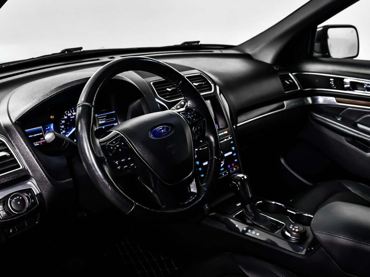 Ford Explorer с пробегом — 2018 год. Фото: #11