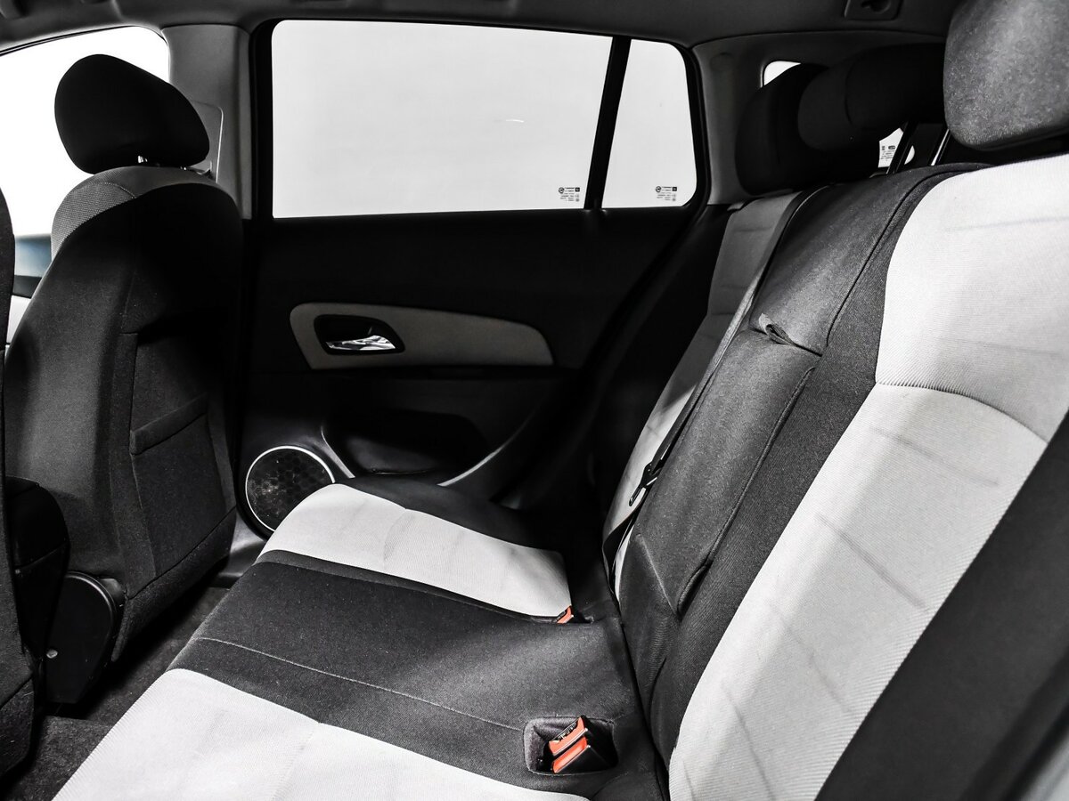 Chevrolet Cruze с пробегом — 2015 год. Фото: #9
