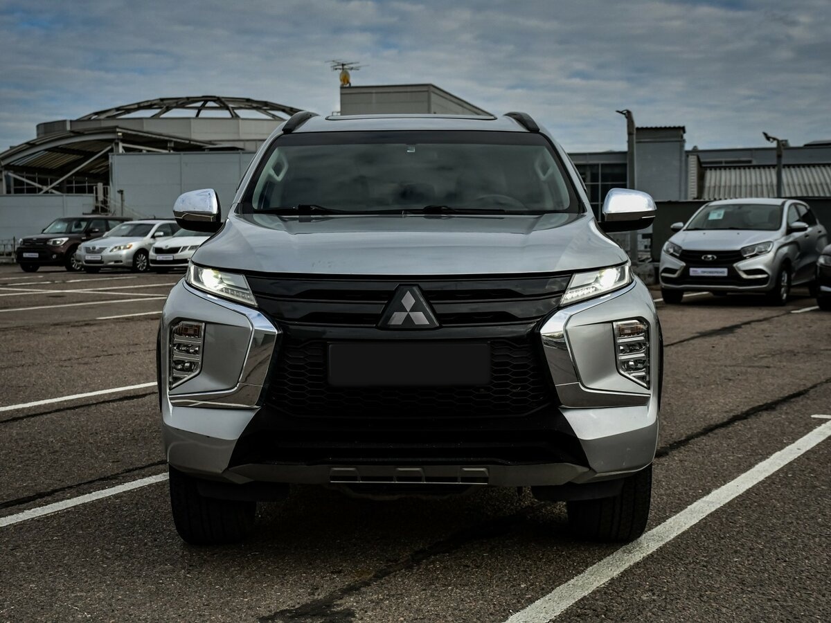 Mitsubishi Montero Sport с пробегом — 2022 год. Фото: #1