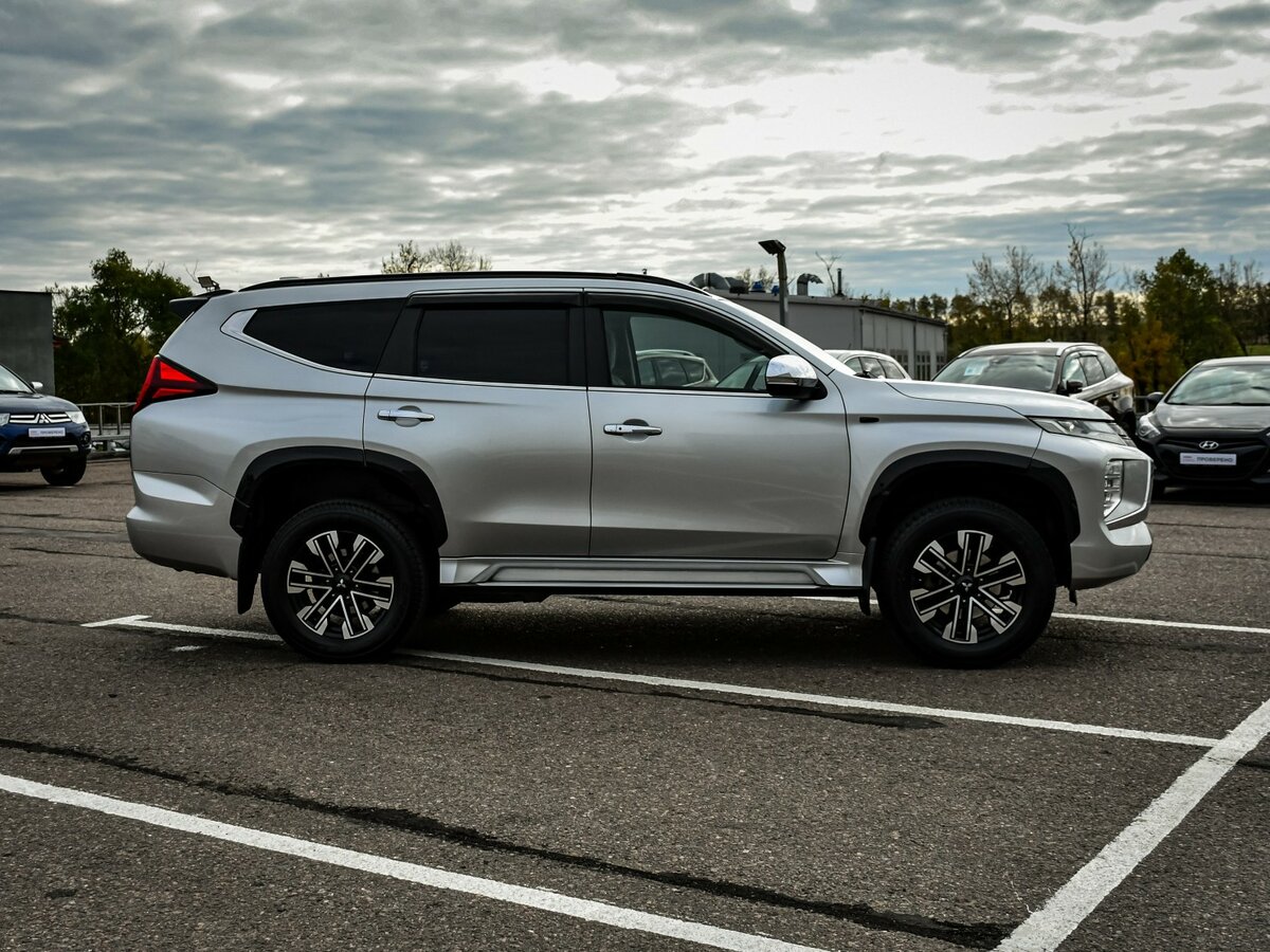 Mitsubishi Montero Sport с пробегом — 2022 год. Фото: #3