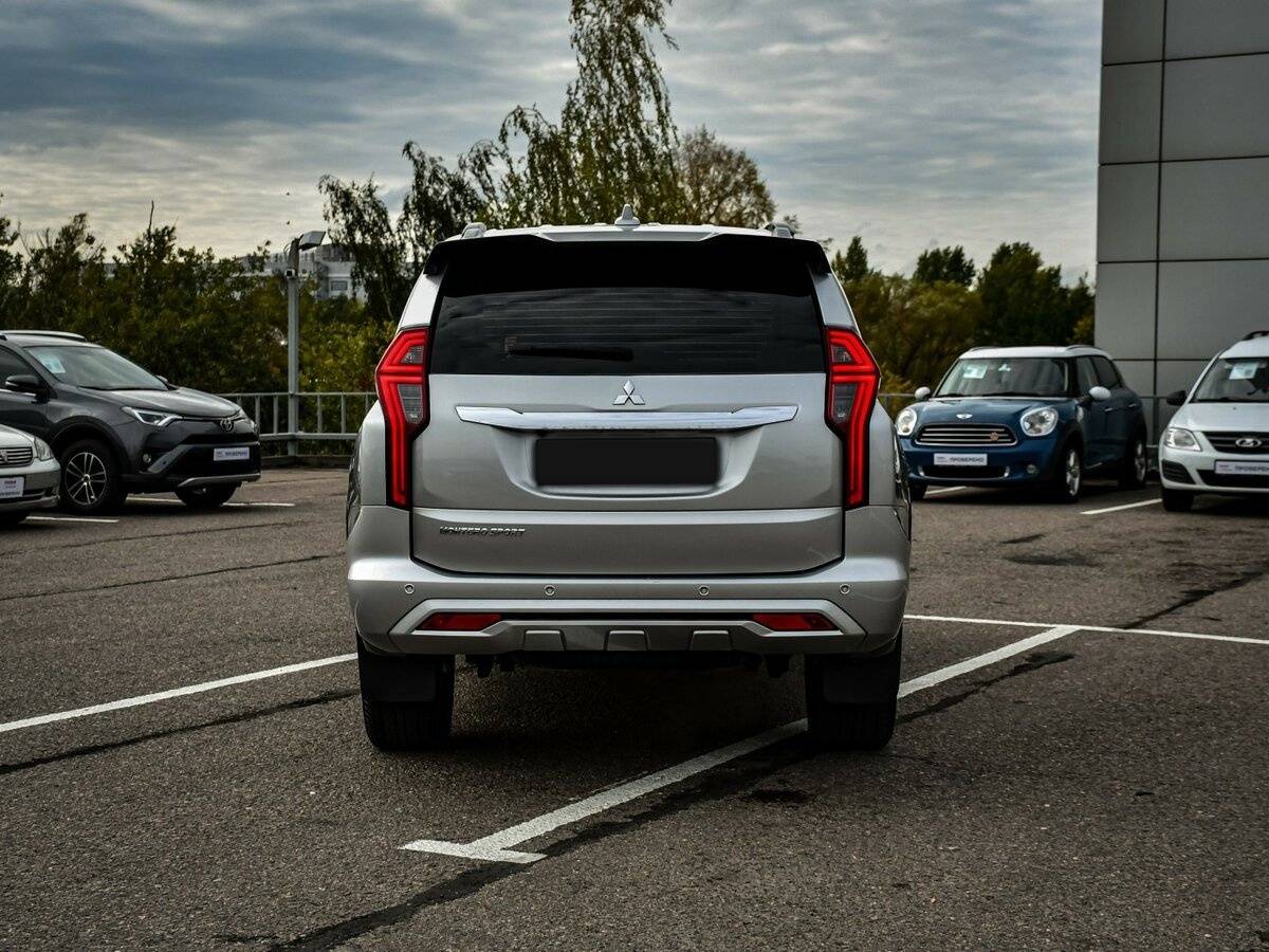 Mitsubishi Montero Sport с пробегом — 2022 год. Фото: #5