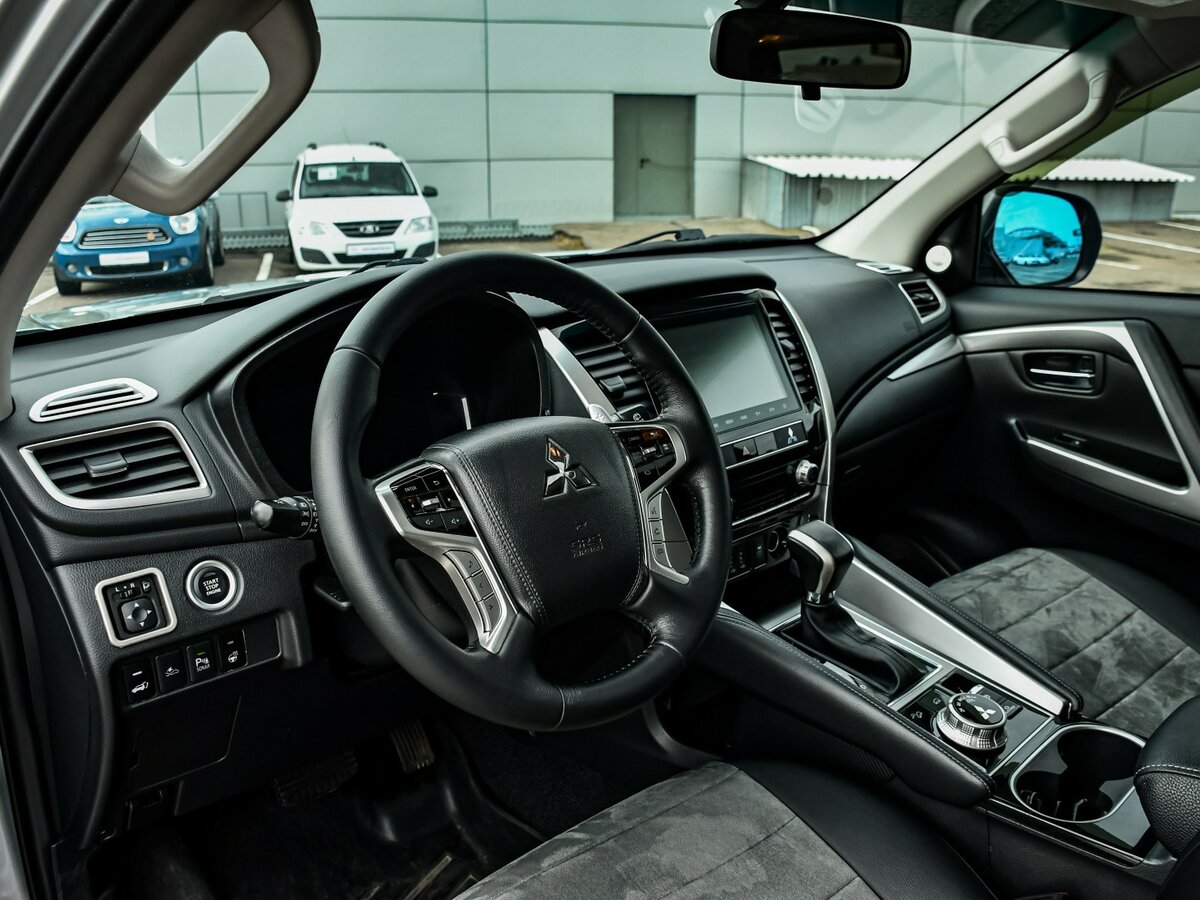 Mitsubishi Montero Sport с пробегом — 2022 год. Фото: #10