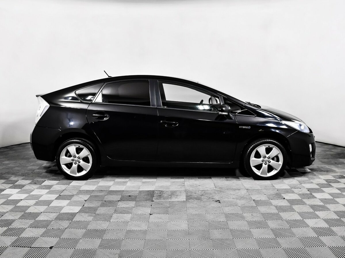 Toyota Prius с пробегом — 2010 год. Фото: #3