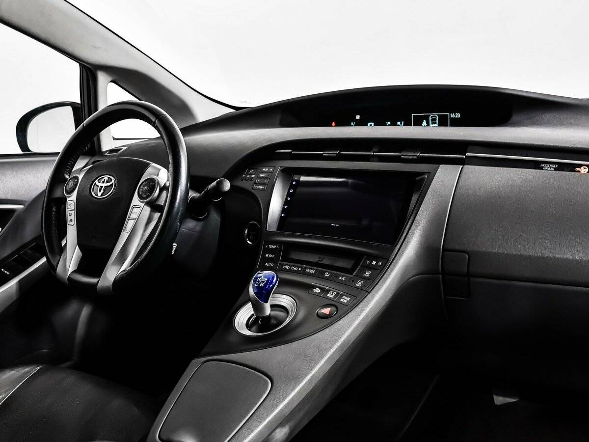 Toyota Prius с пробегом — 2010 год. Фото: #8