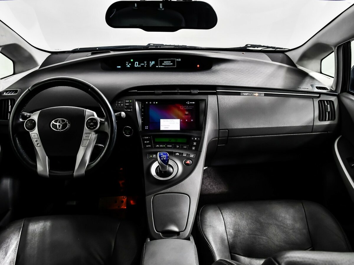 Toyota Prius с пробегом — 2010 год. Фото: #10