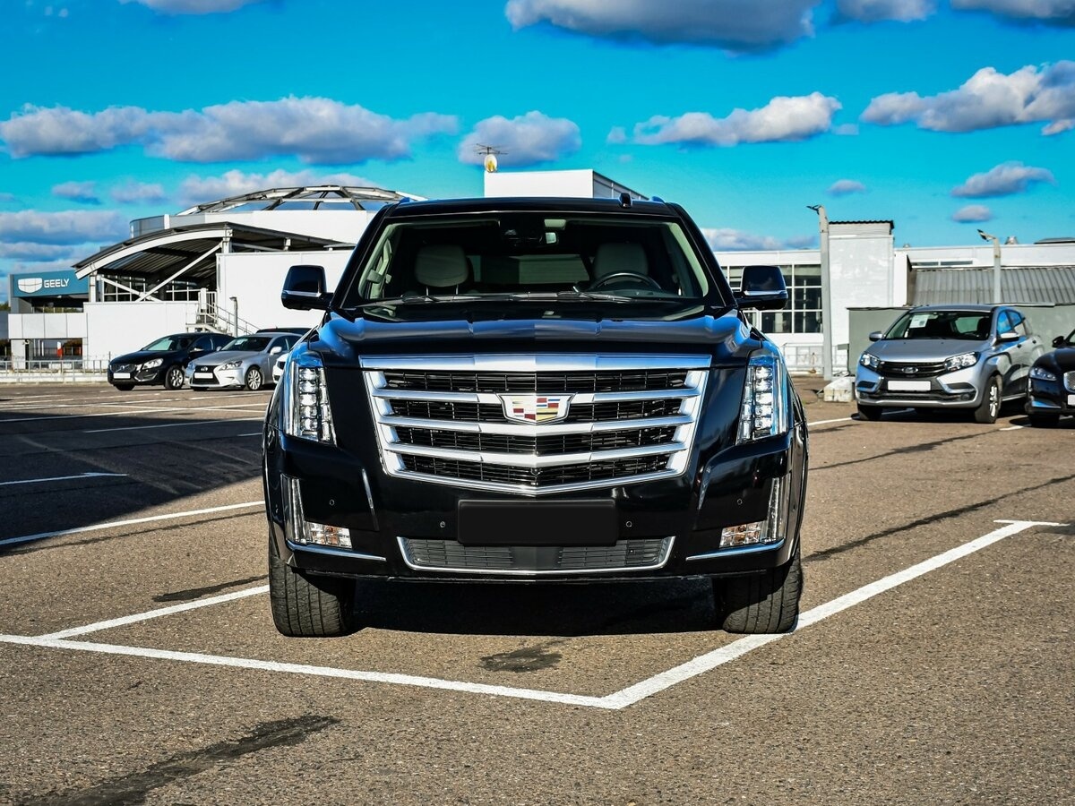 Cadillac Escalade с пробегом — 2018 год. Фото: #1