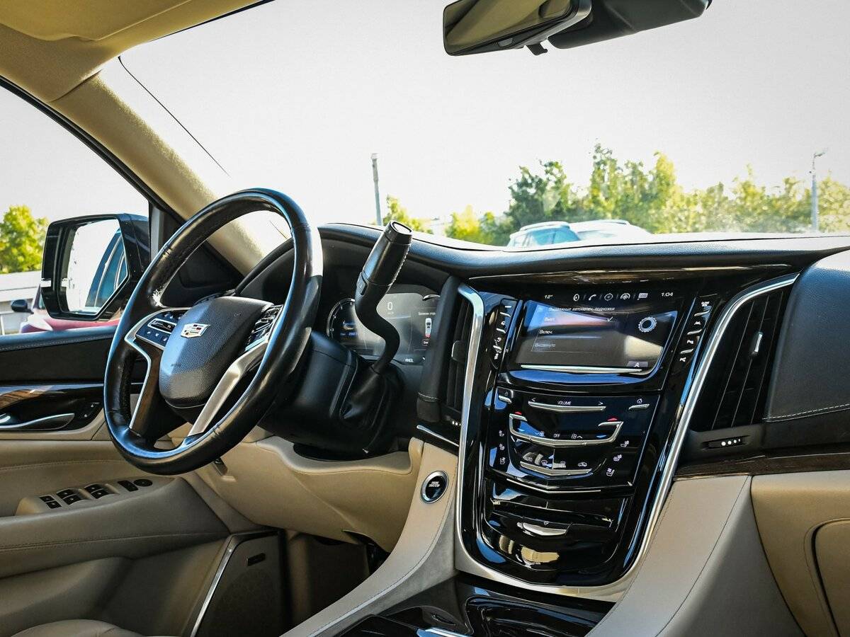 Cadillac Escalade с пробегом — 2018 год. Фото: #8