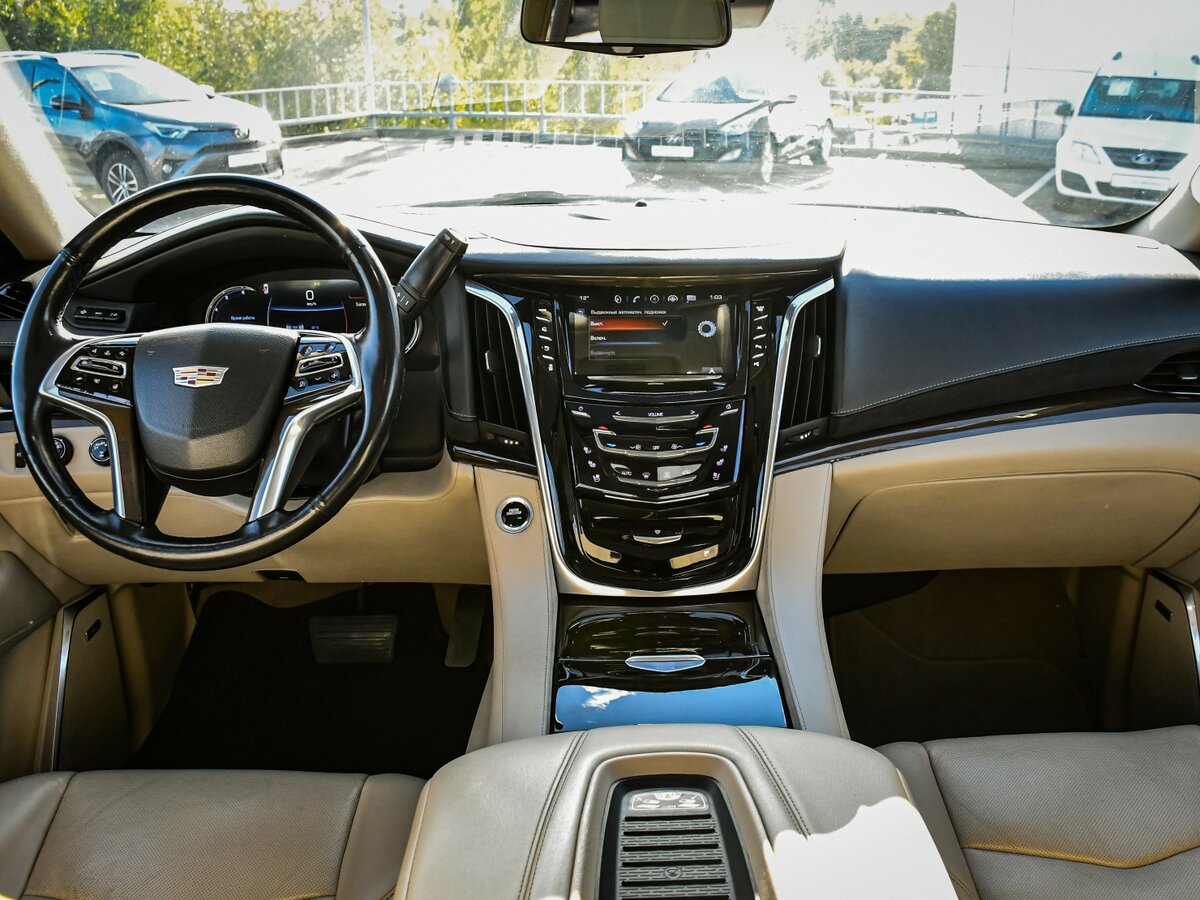 Cadillac Escalade с пробегом — 2018 год. Фото: #10
