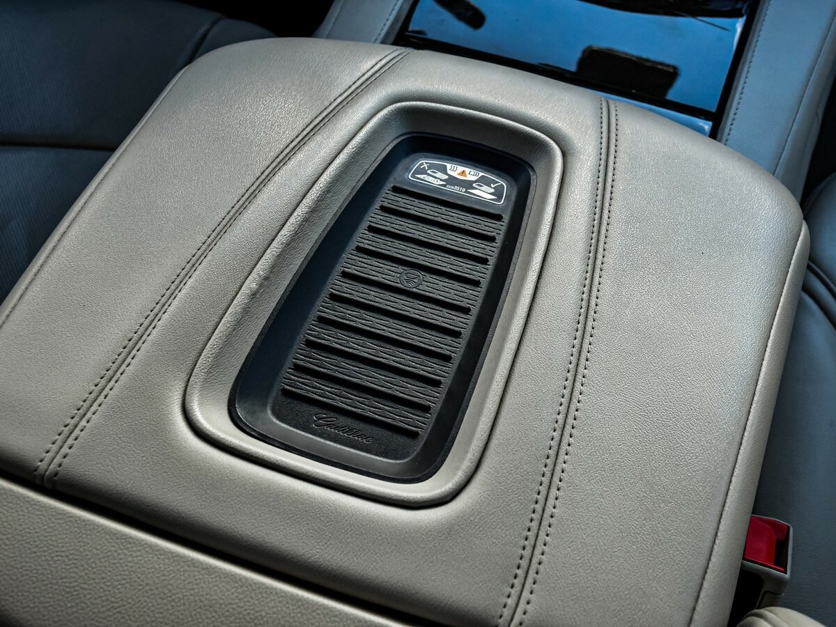 Cadillac Escalade с пробегом — 2018 год. Фото: #15