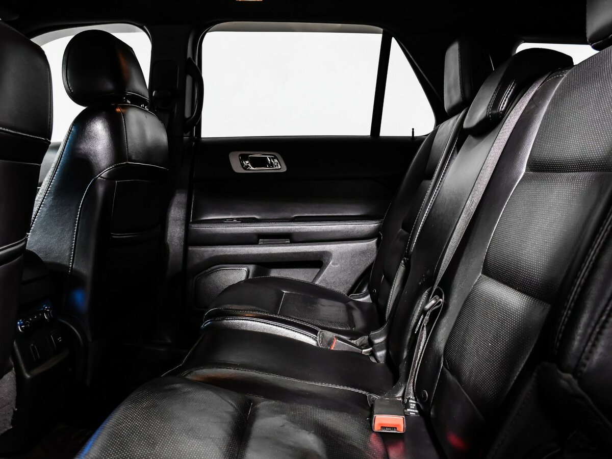 Ford Explorer с пробегом — 2013 год. Фото: #9