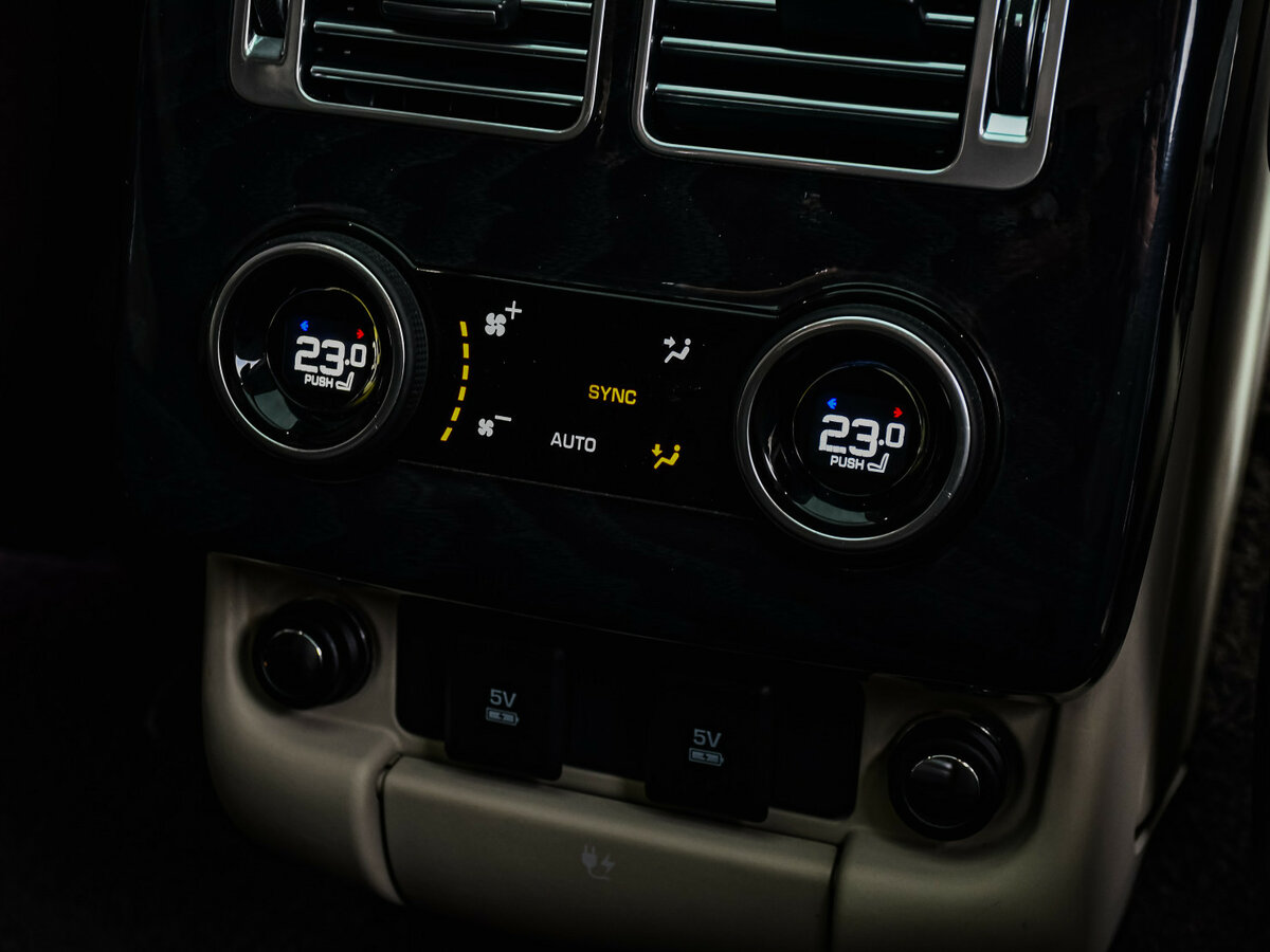 Land Rover Range Rover с пробегом — 2019 год. Фото: #16