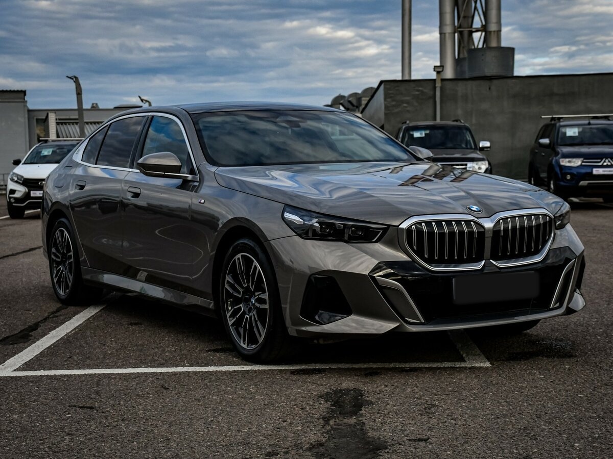 BMW 5 серии с пробегом — 2024 год. Фото: #2