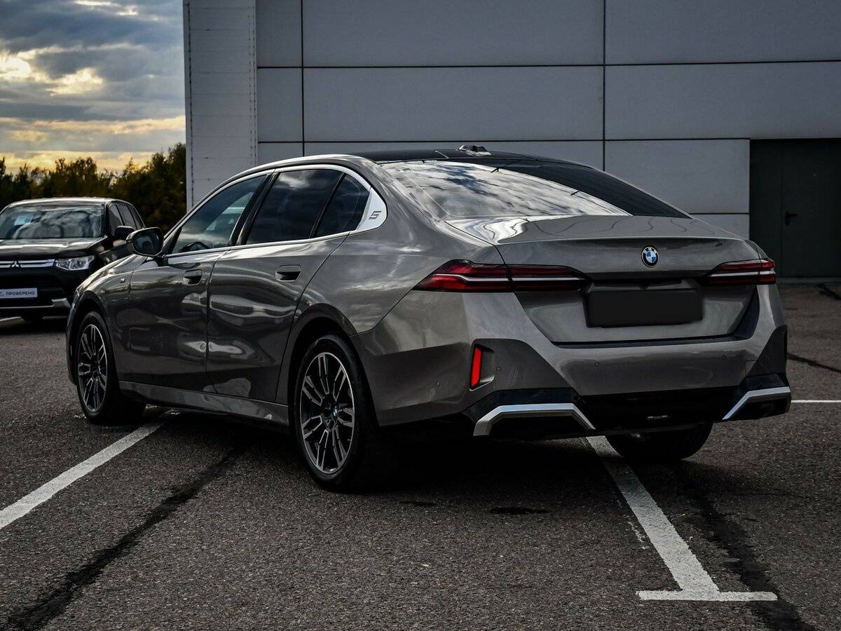 BMW 5 серии с пробегом — 2024 год. Фото: #6