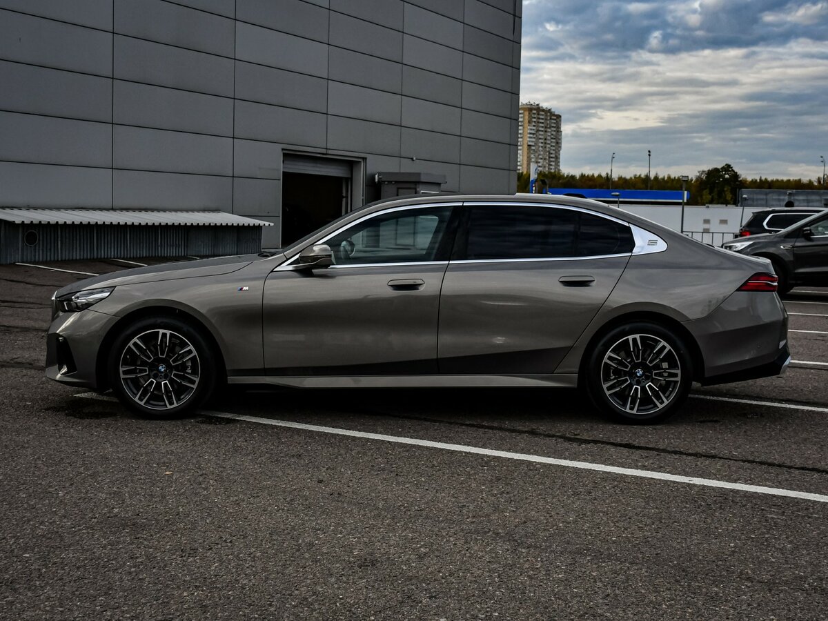 BMW 5 серии с пробегом — 2024 год. Фото: #7