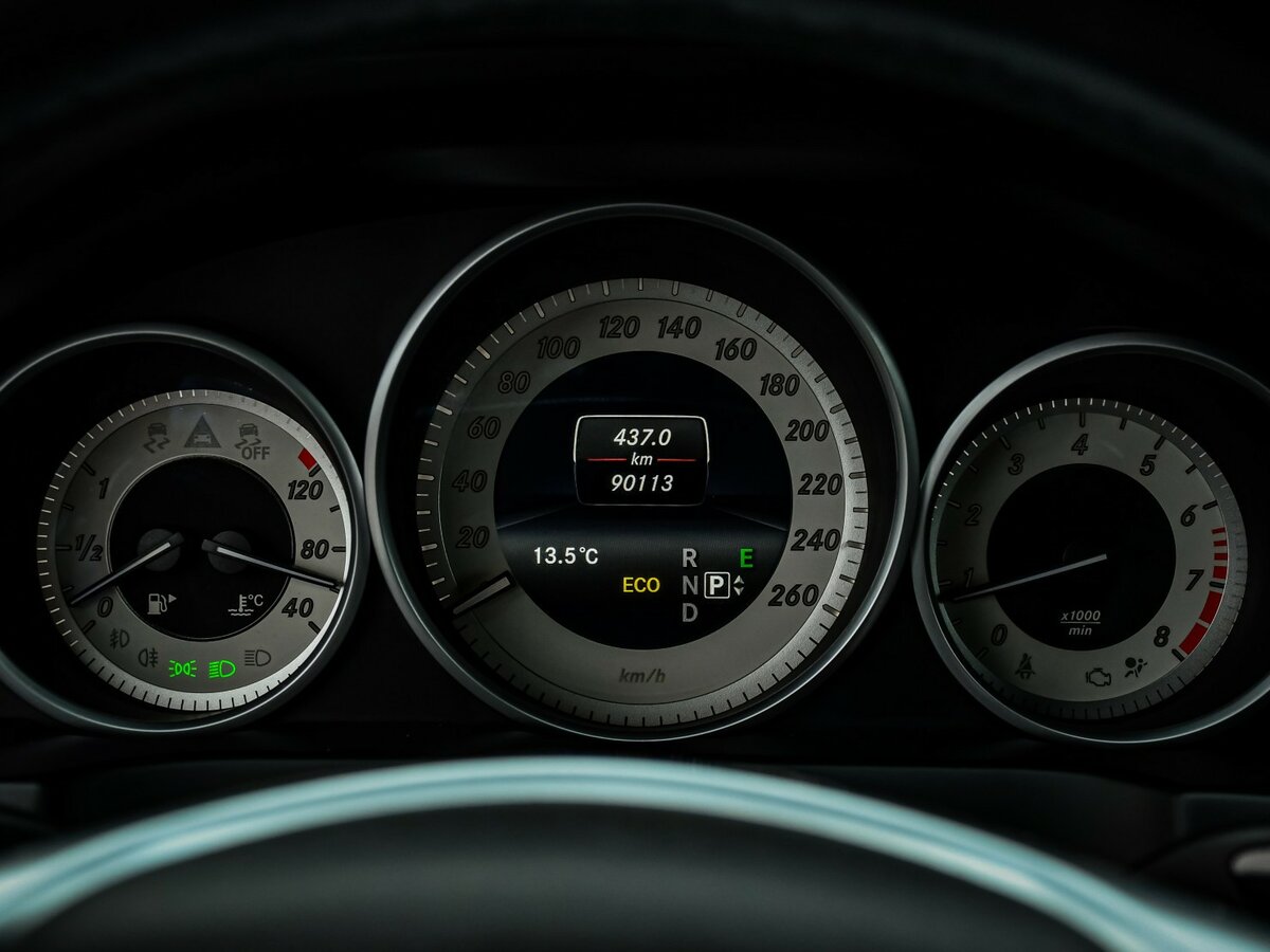 Mercedes-Benz E-Класс с пробегом — 2015 год. Фото: #9