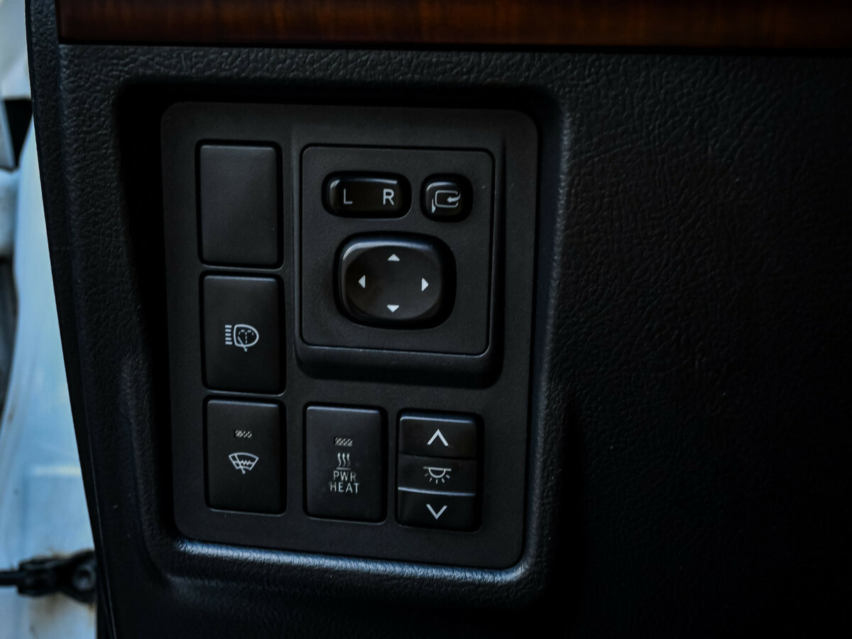 Toyota Land Cruiser Prado с пробегом — 2014 год. Фото: #15