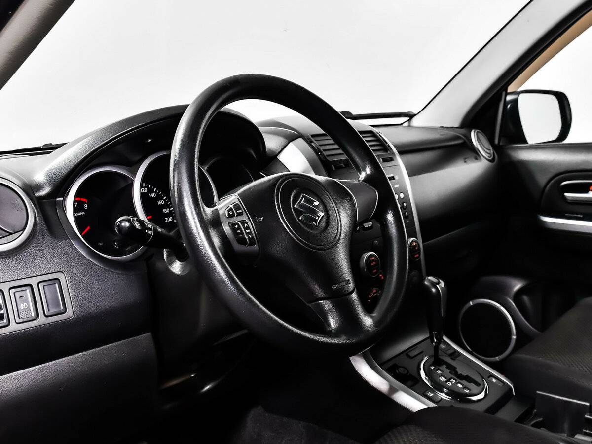 Suzuki Grand Vitara с пробегом — 2010 год. Фото: #9