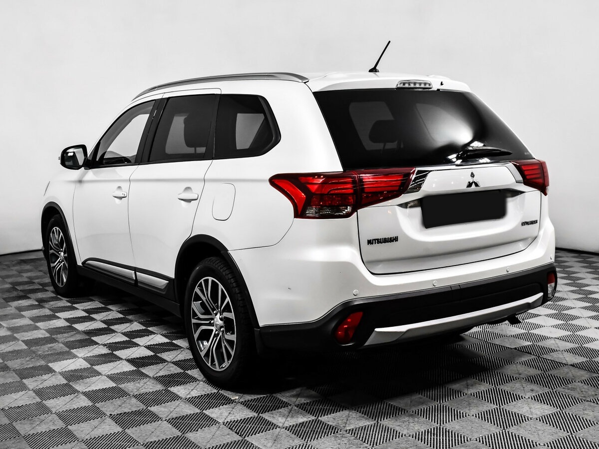 Mitsubishi Outlander с пробегом — 2016 год. Фото: #6