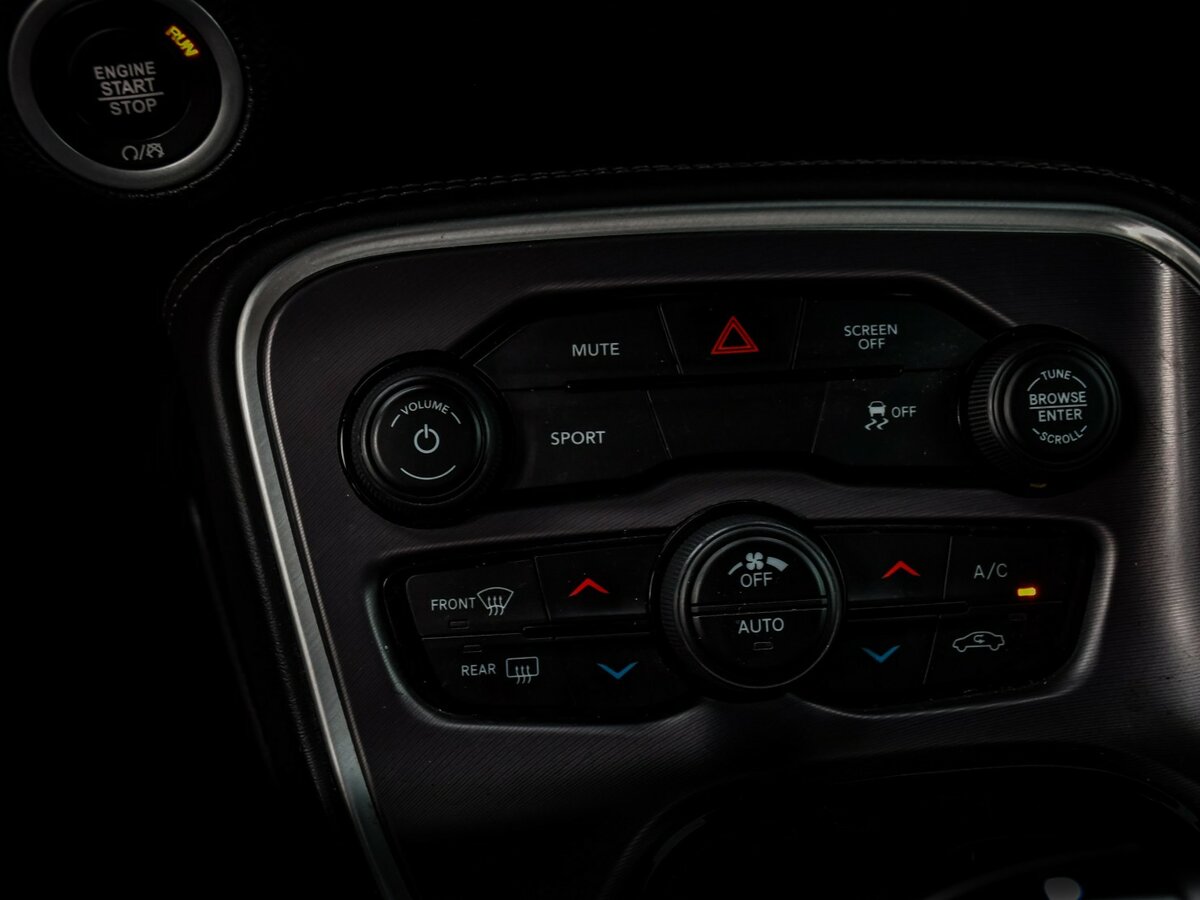 Dodge Challenger с пробегом — 2020 год. Фото: #14