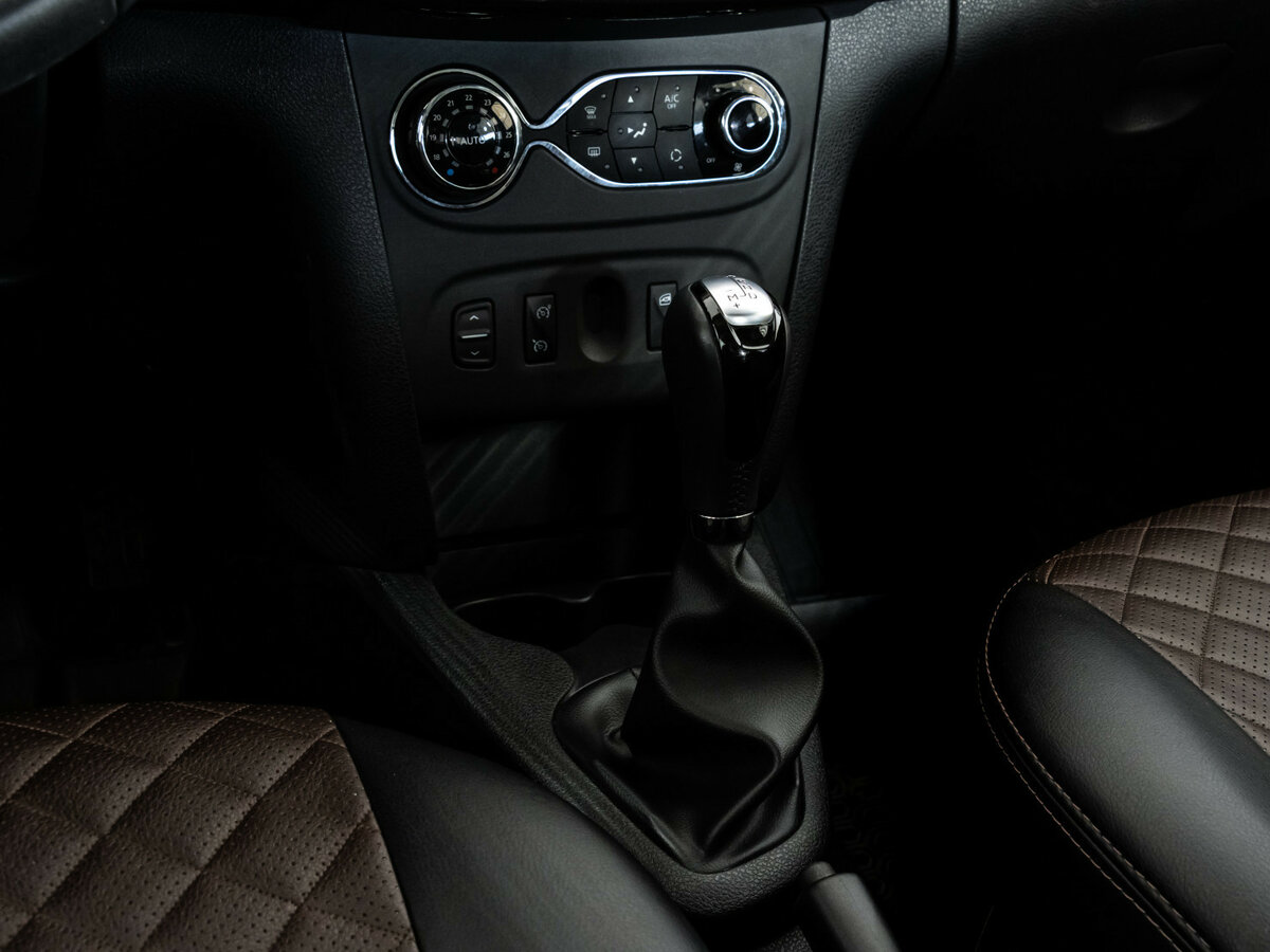 Renault Sandero с пробегом — 2018 год. Фото: #9