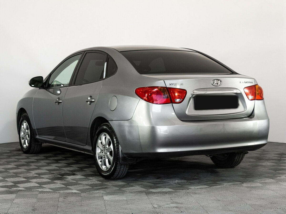 Hyundai Elantra с пробегом — 2010 год. Фото: #5