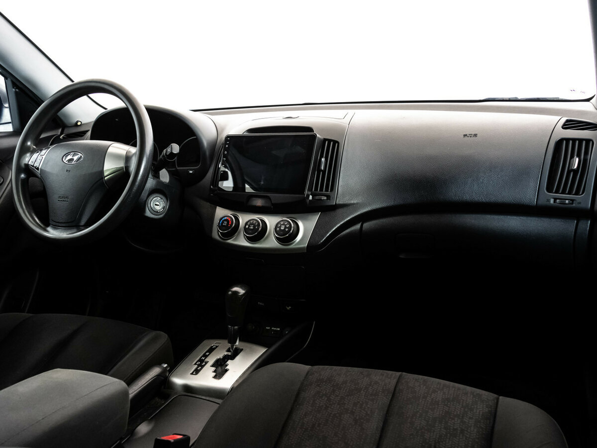 Hyundai Elantra с пробегом — 2010 год. Фото: #6
