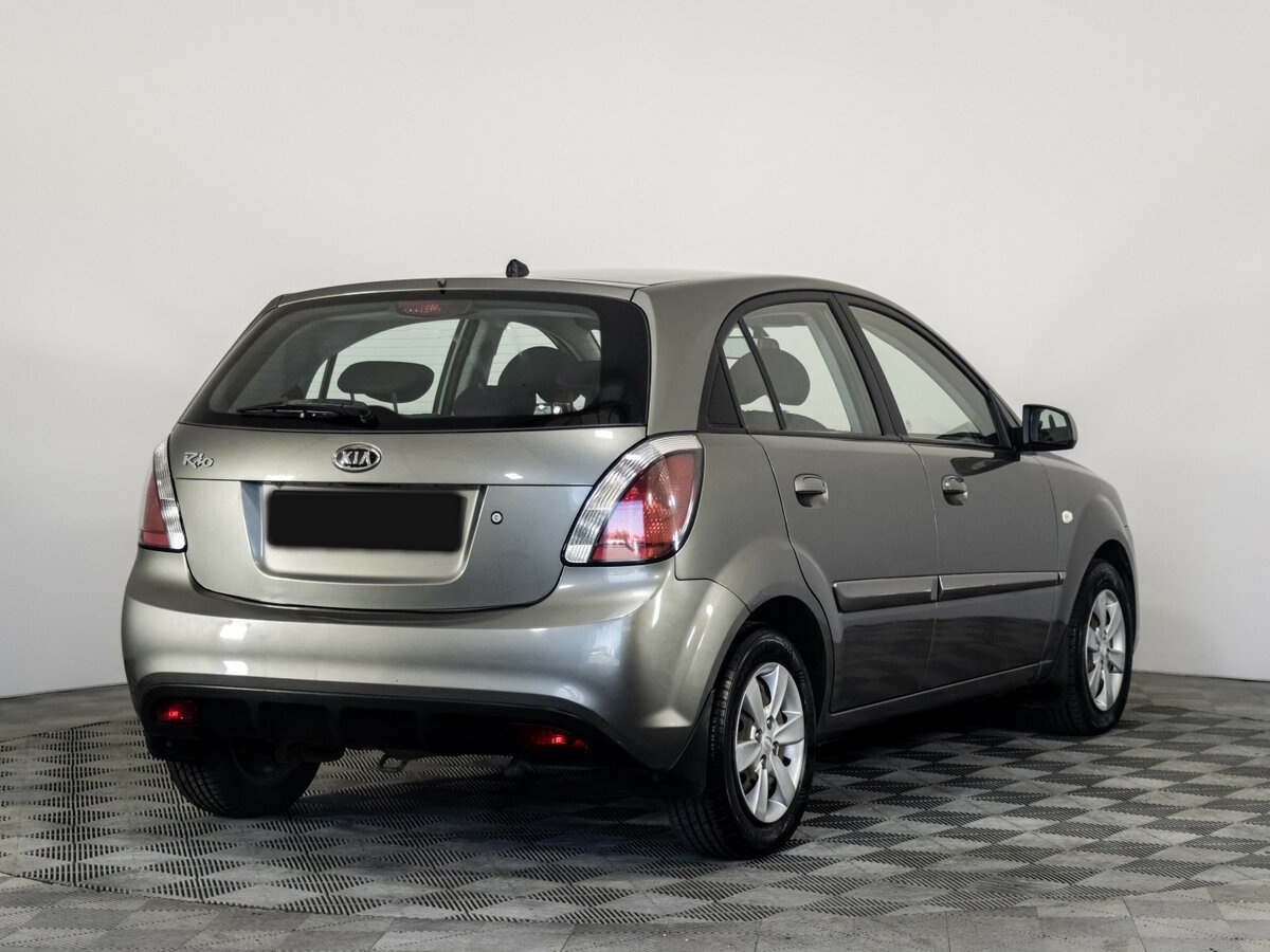 Kia Rio с пробегом — 2010 год. Фото: #3