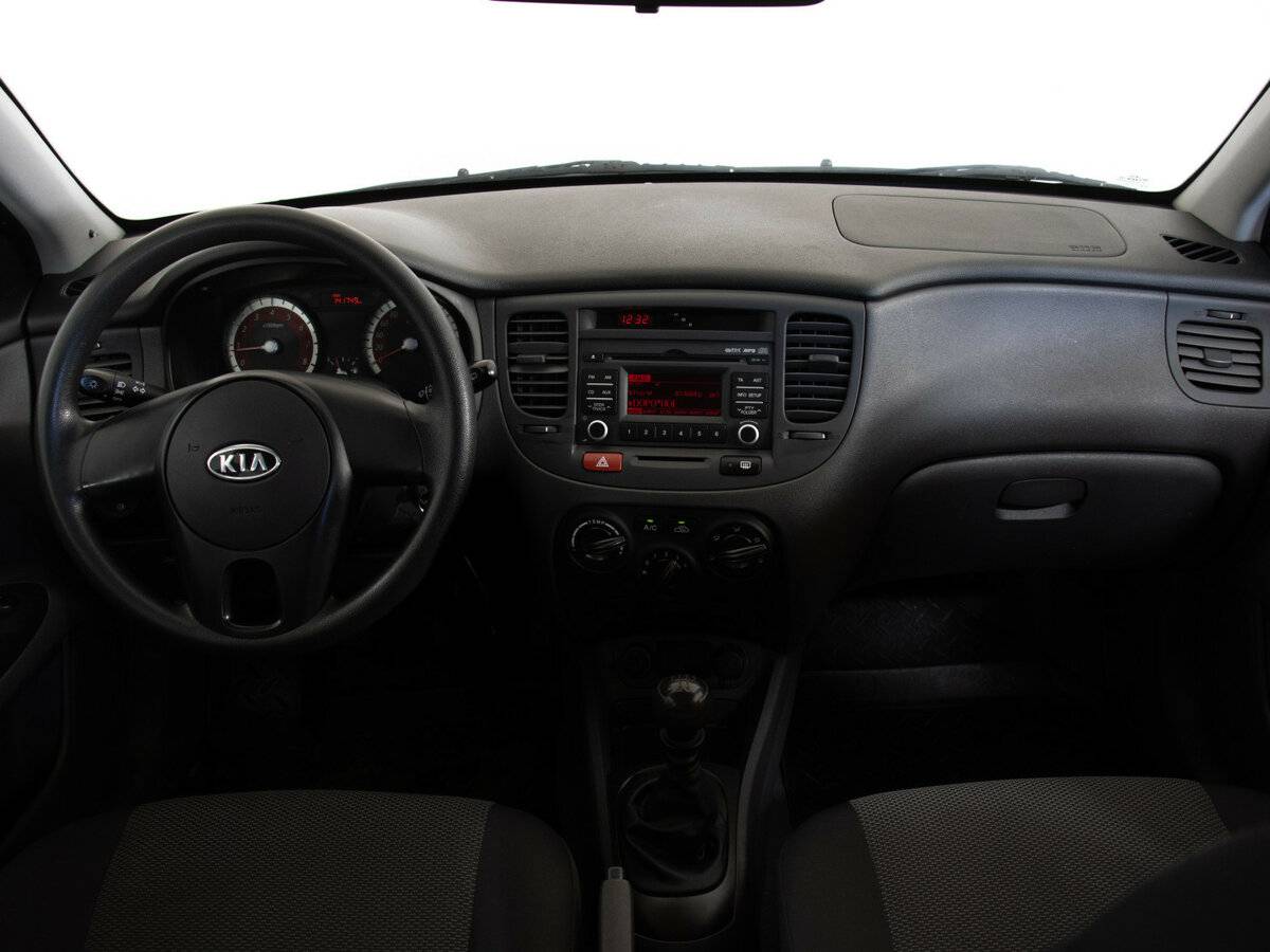 Kia Rio с пробегом — 2010 год. Фото: #6