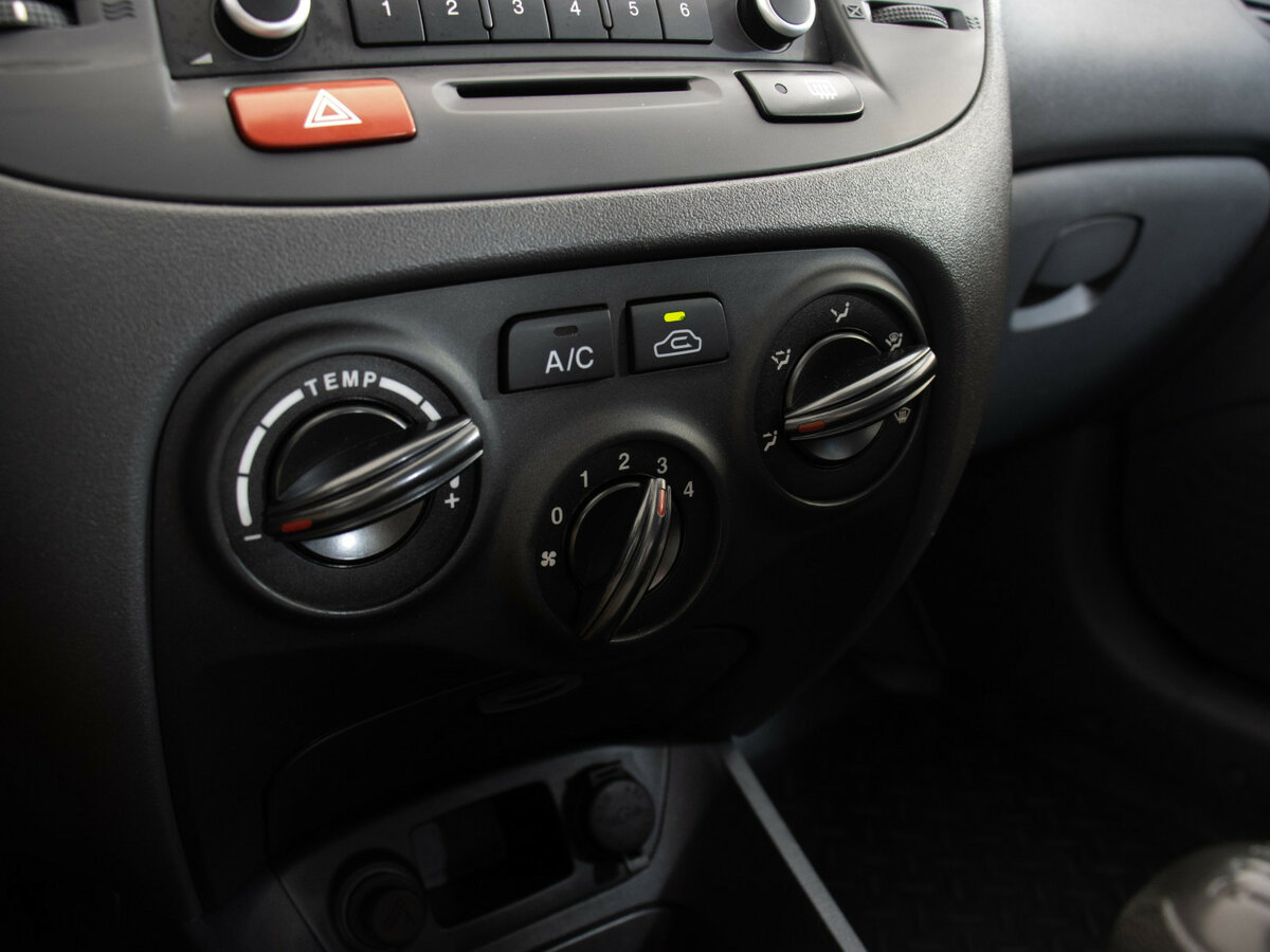 Kia Rio с пробегом — 2010 год. Фото: #10