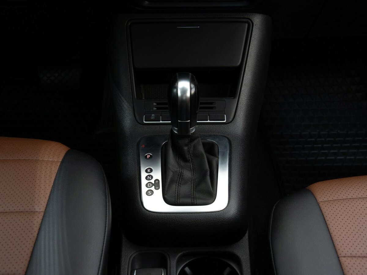 Volkswagen Tiguan с пробегом — 2010 год. Фото: #9