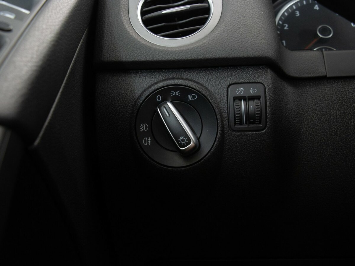 Volkswagen Tiguan с пробегом — 2010 год. Фото: #14