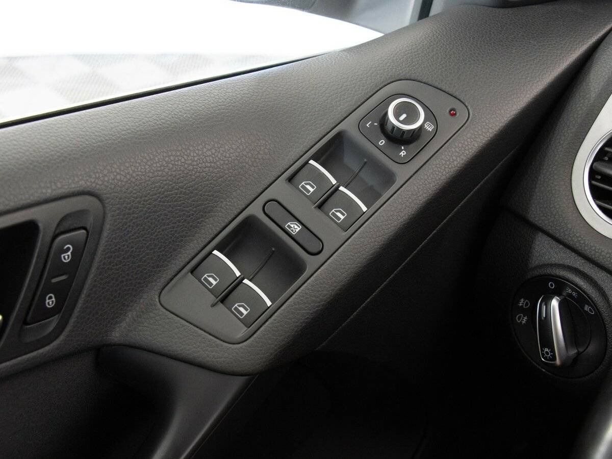 Volkswagen Tiguan с пробегом — 2010 год. Фото: #15