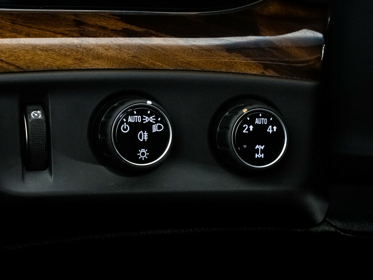 Cadillac Escalade с пробегом — 2015 год. Фото: #13