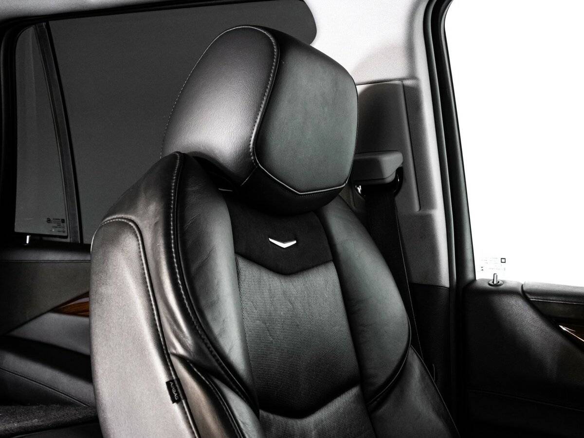 Cadillac Escalade с пробегом — 2015 год. Фото: #16