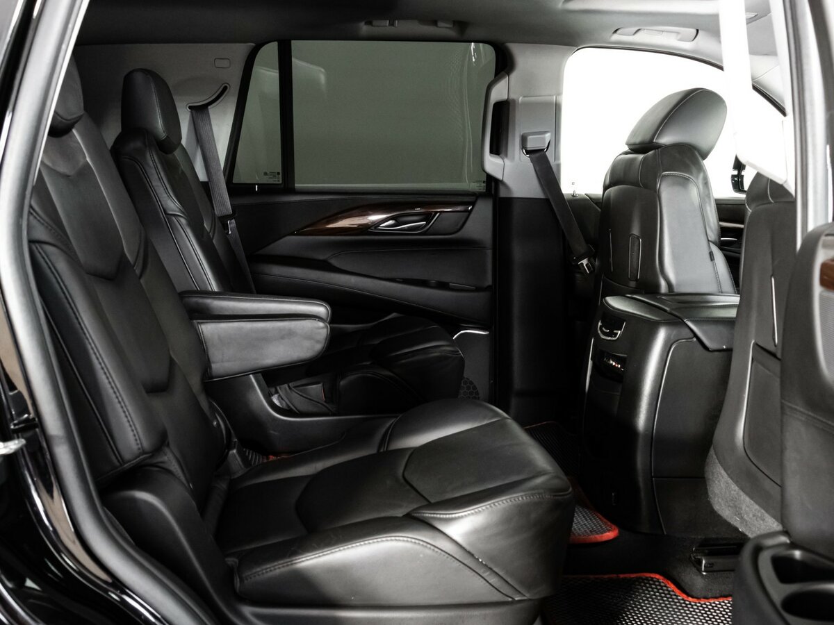 Cadillac Escalade с пробегом — 2015 год. Фото: #17