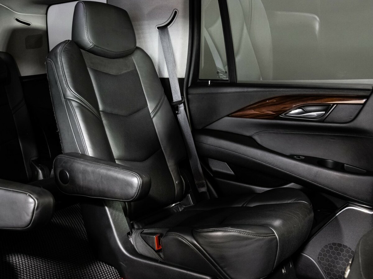 Cadillac Escalade с пробегом — 2015 год. Фото: #19