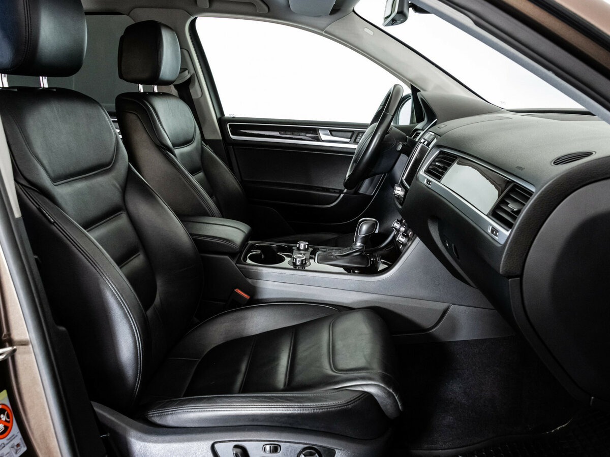 Volkswagen Touareg с пробегом — 2012 год. Фото: #18