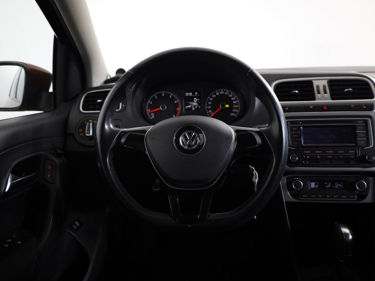 Volkswagen Polo с пробегом — 2015 год. Фото: #9