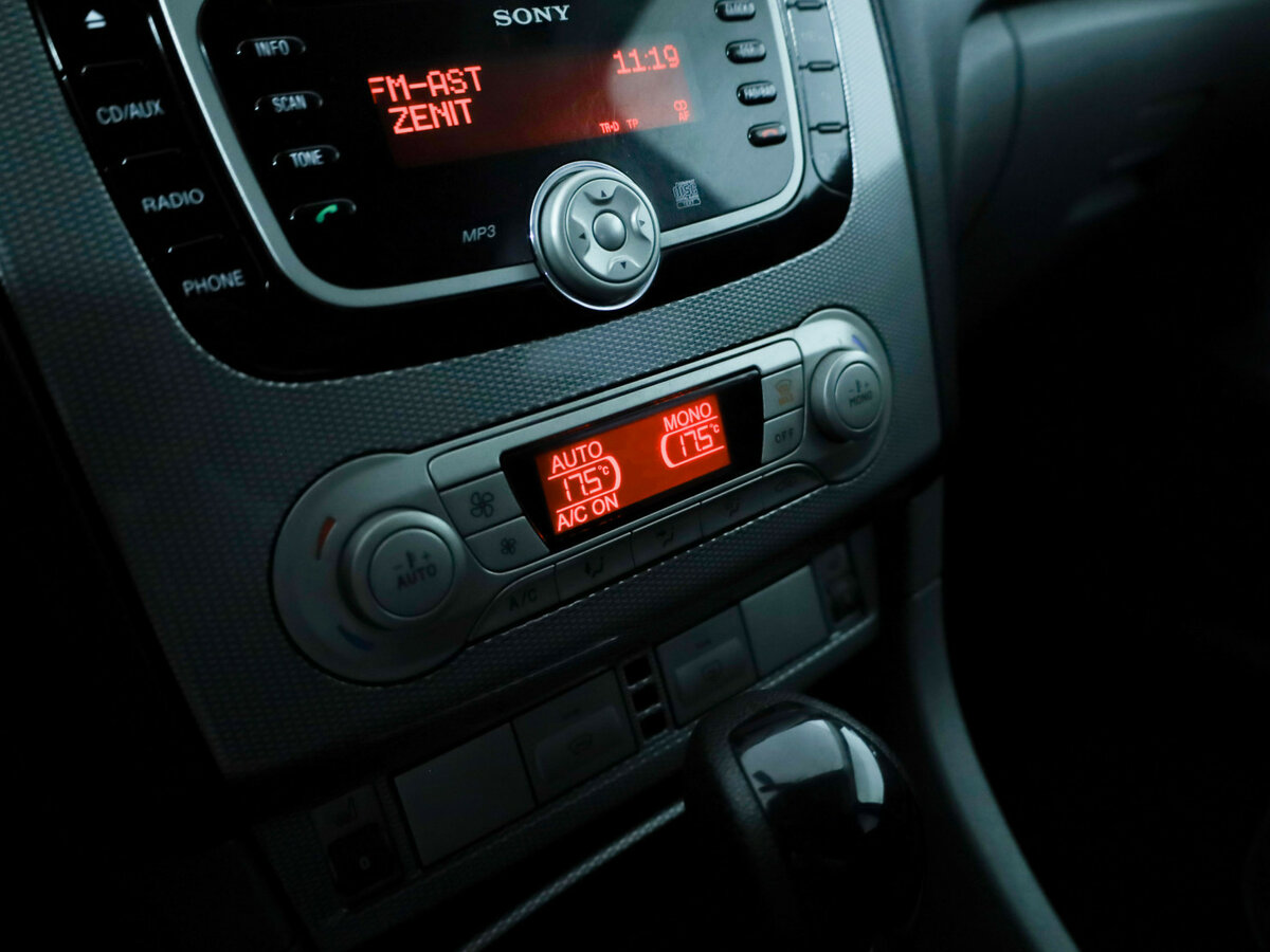 Ford Focus с пробегом — 2010 год. Фото: #9