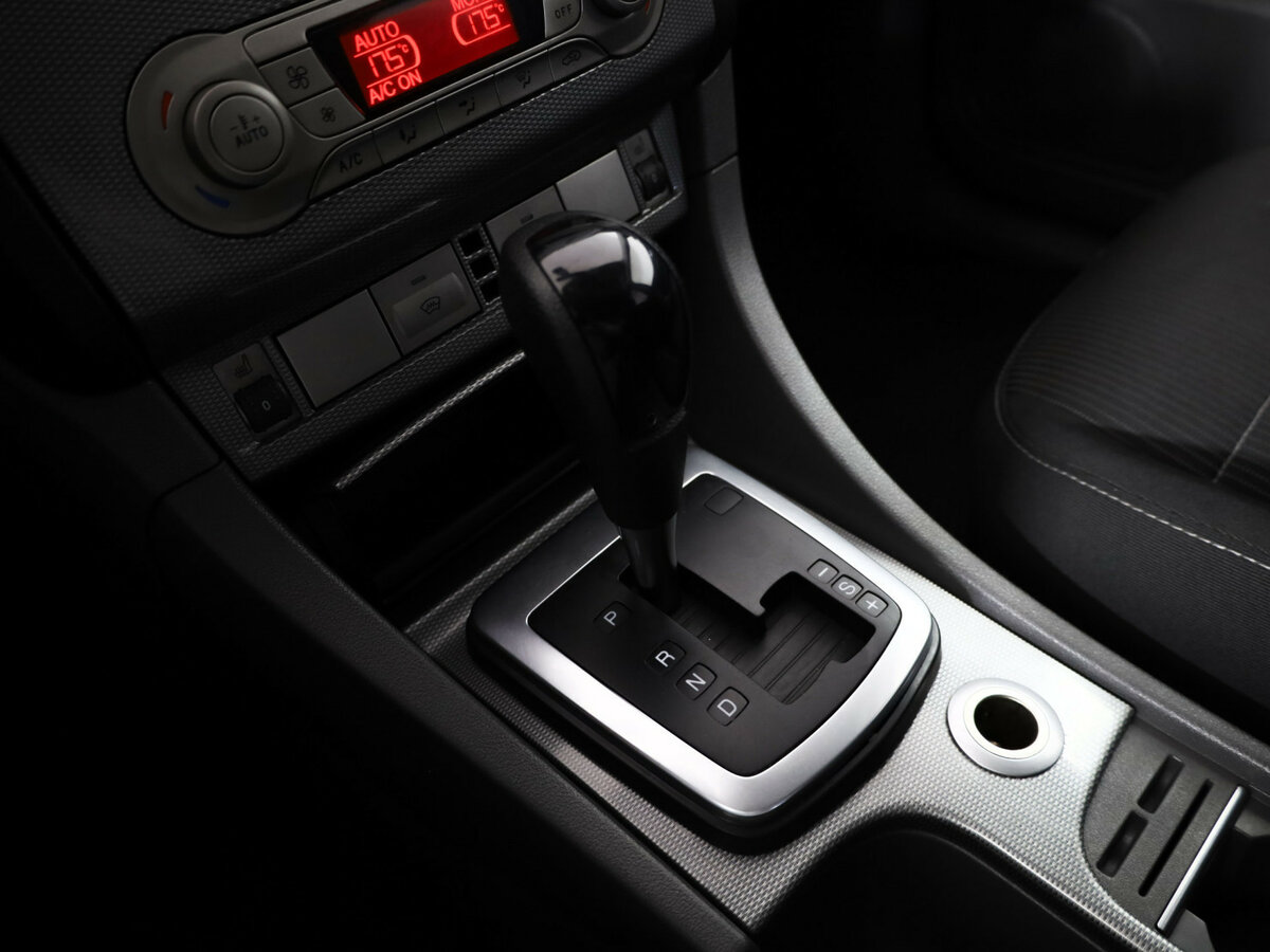 Ford Focus с пробегом — 2010 год. Фото: #10