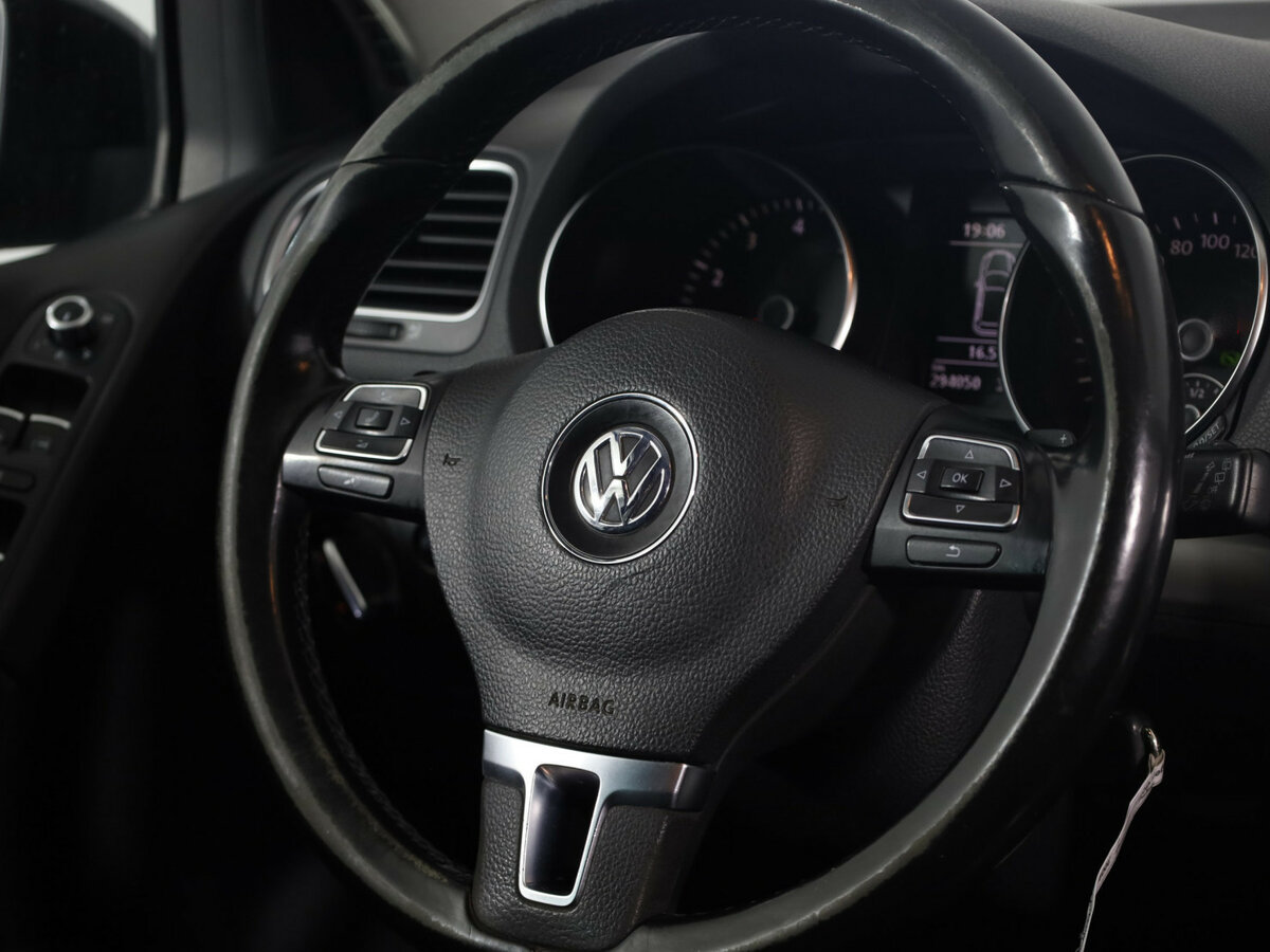 Volkswagen Golf с пробегом — 2009 год. Фото: #6