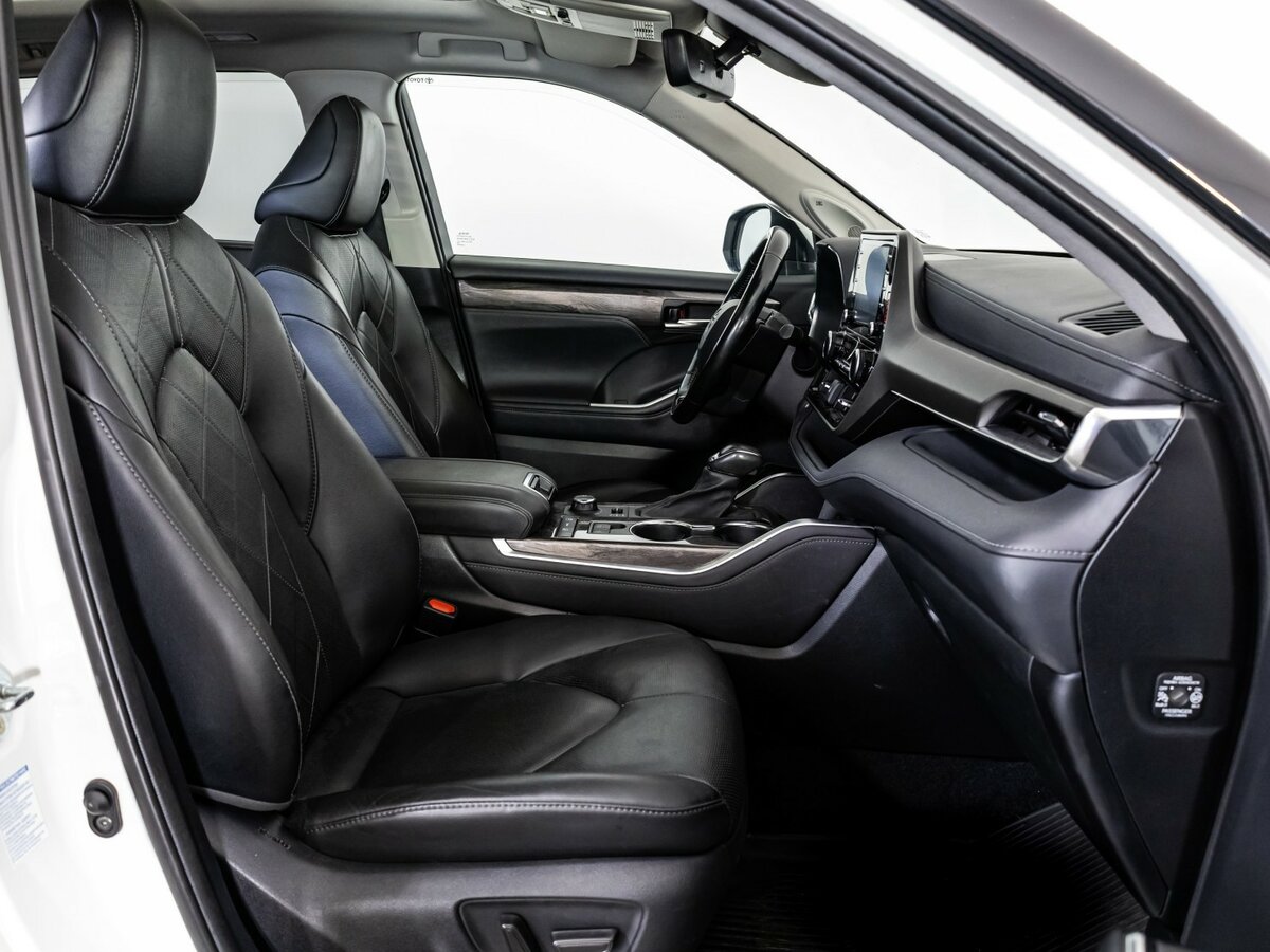 Toyota Highlander с пробегом — 2021 год. Фото: #17