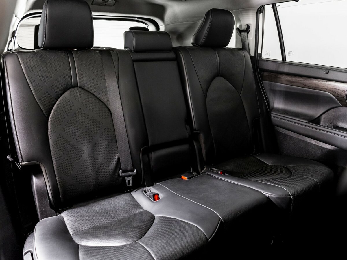 Toyota Highlander с пробегом — 2021 год. Фото: #18