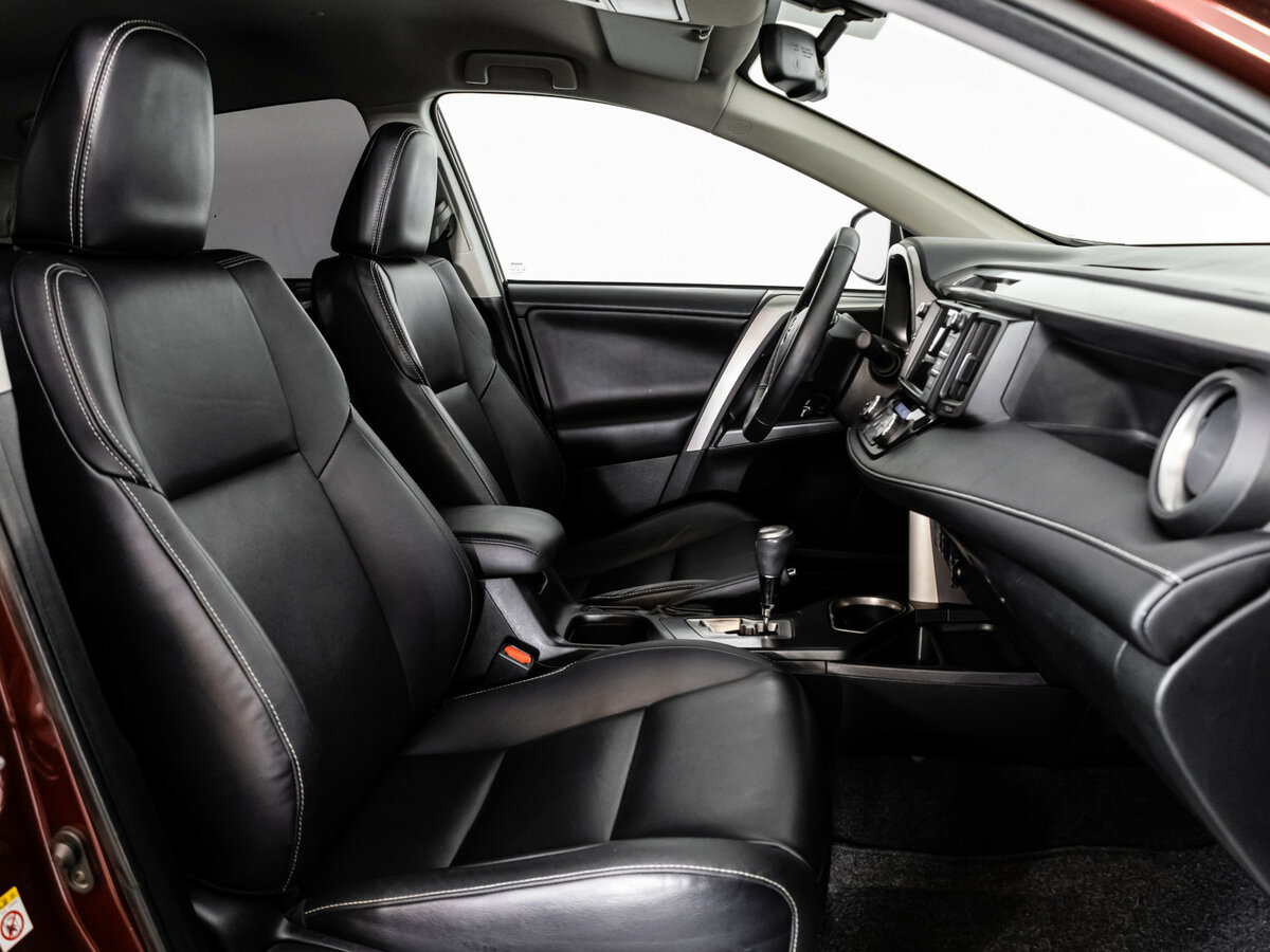 Toyota RAV4 с пробегом — 2019 год. Фото: #12