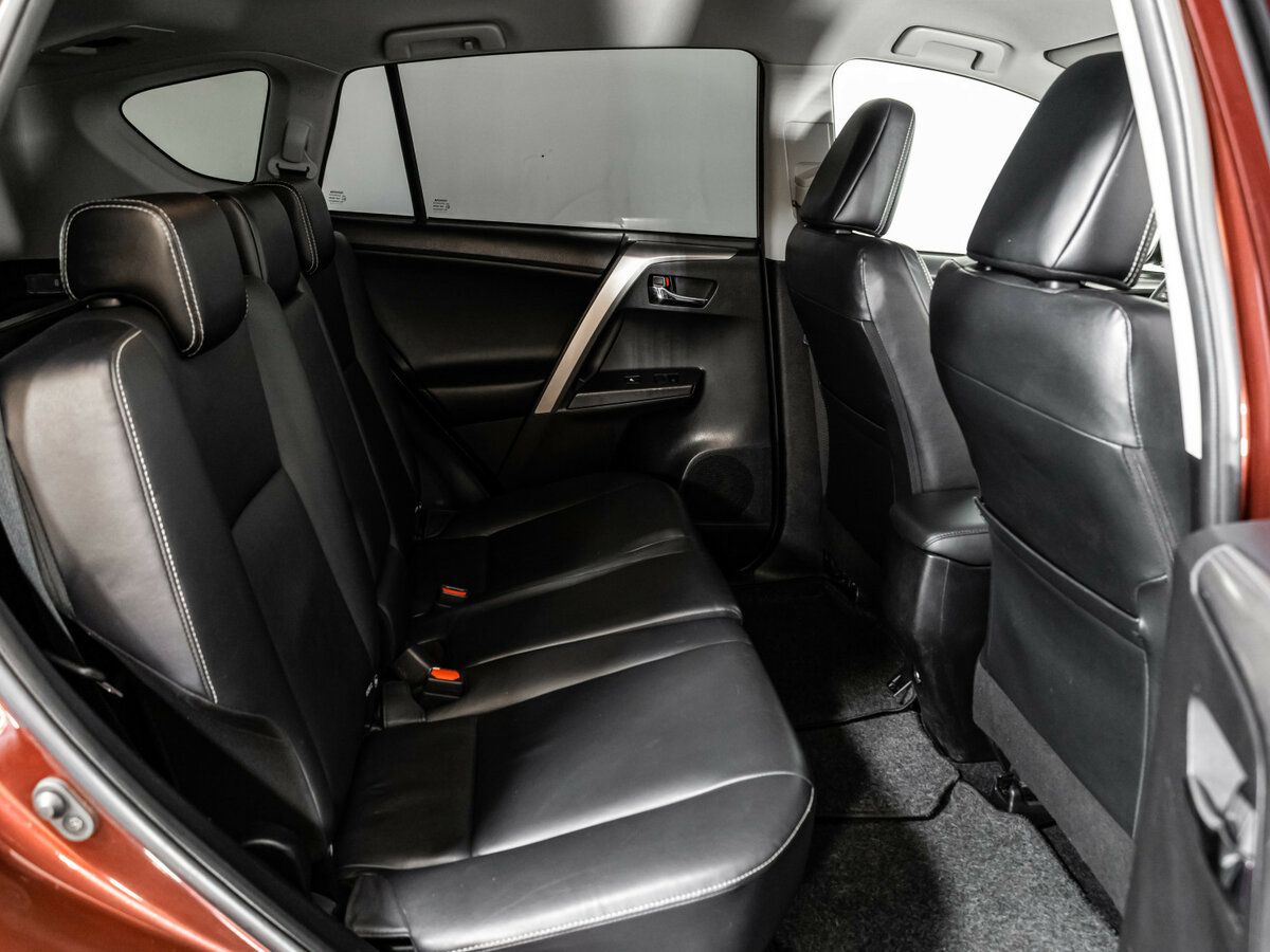 Toyota RAV4 с пробегом — 2019 год. Фото: #13
