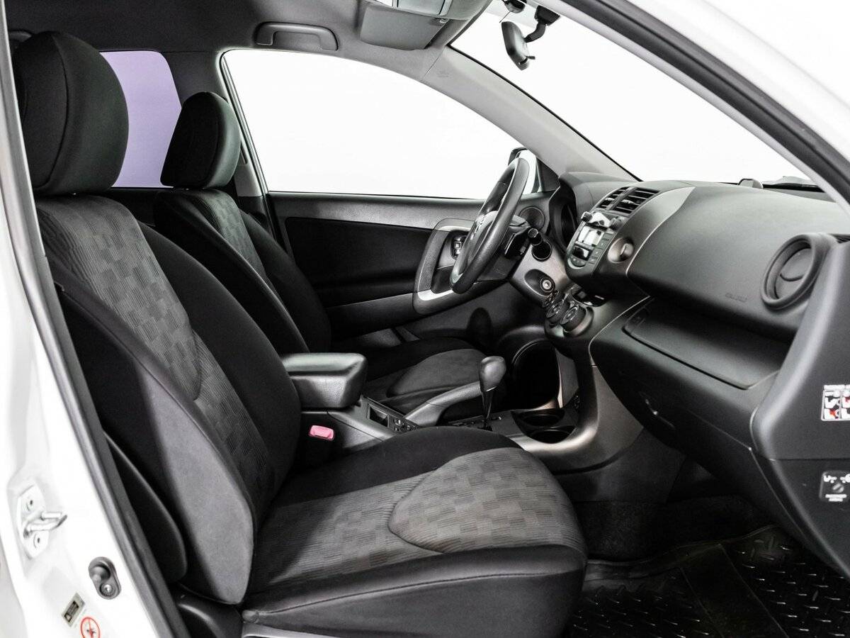 Toyota RAV4 с пробегом — 2010 год. Фото: #10