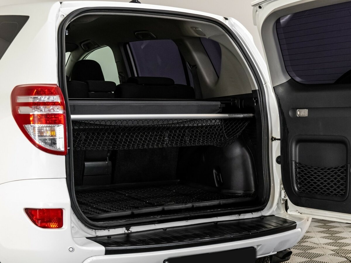 Toyota RAV4 с пробегом — 2010 год. Фото: #17