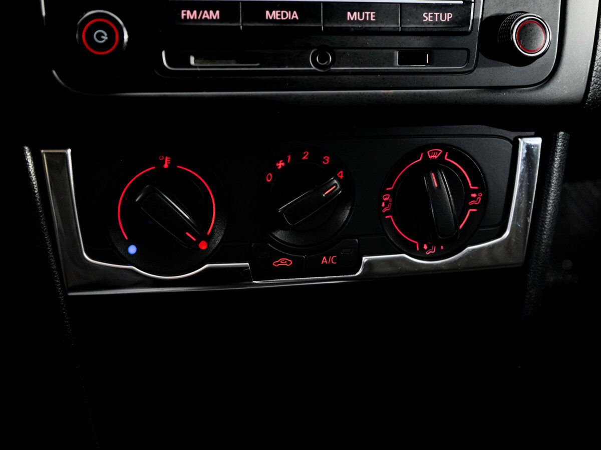 Volkswagen Polo с пробегом — 2016 год. Фото: #10